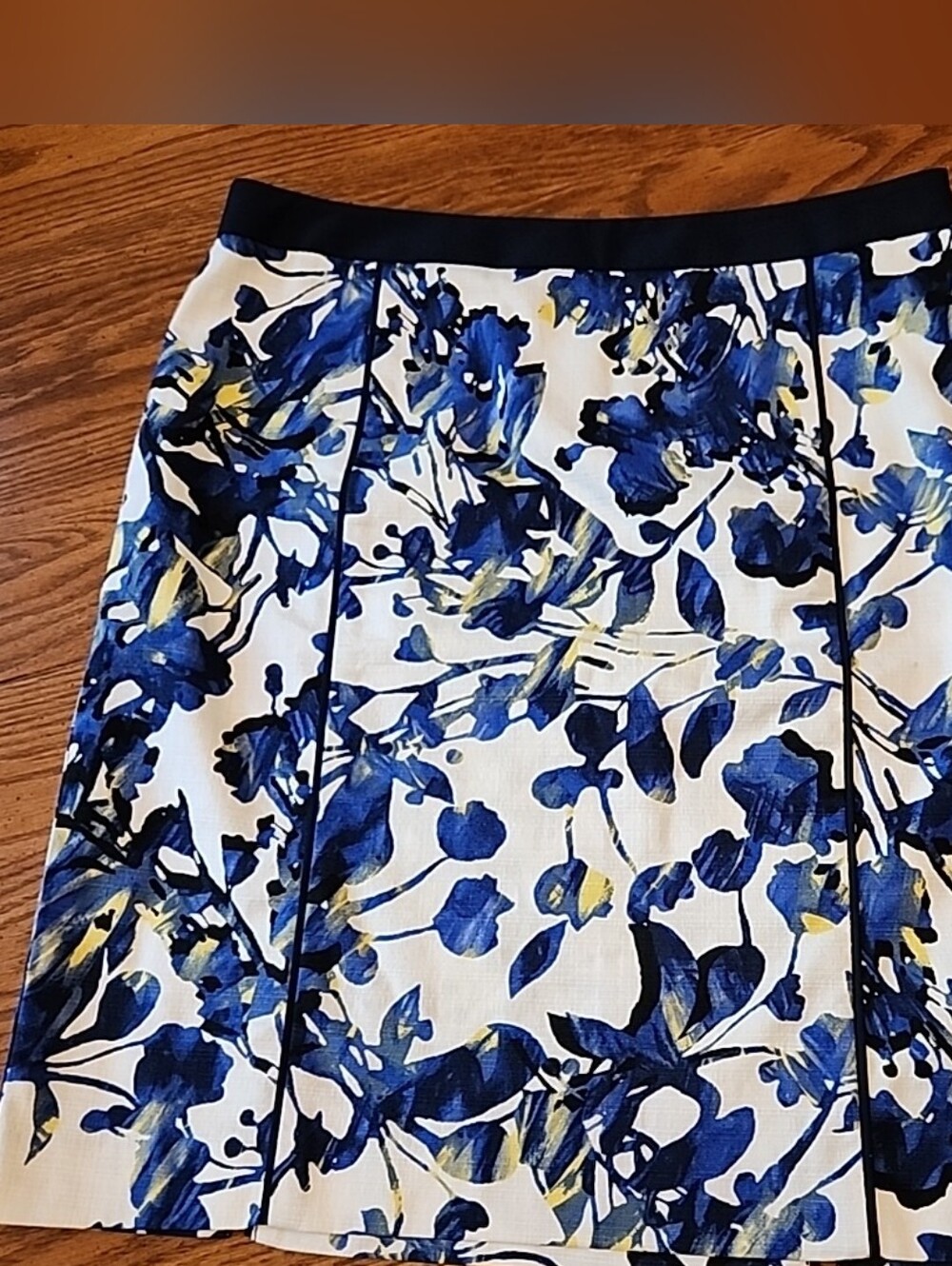NWOT●Rafaella 8P Stretch Side Zips Back-Slit ● Watercolor● Blue Floral Skirt